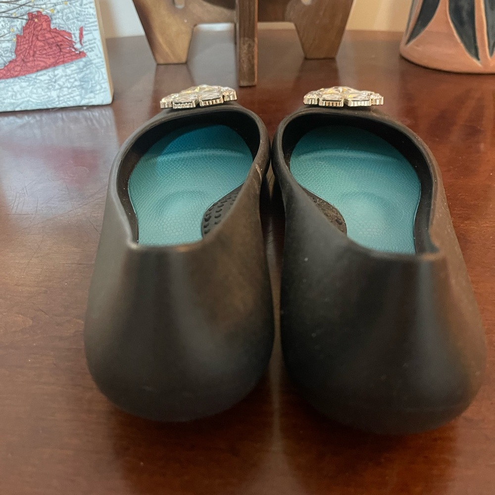Oka B Womens Black Matte Jelly Flats with Jewel Embellishment NWOB 9 Comfy Glam - Picture 7 of 13